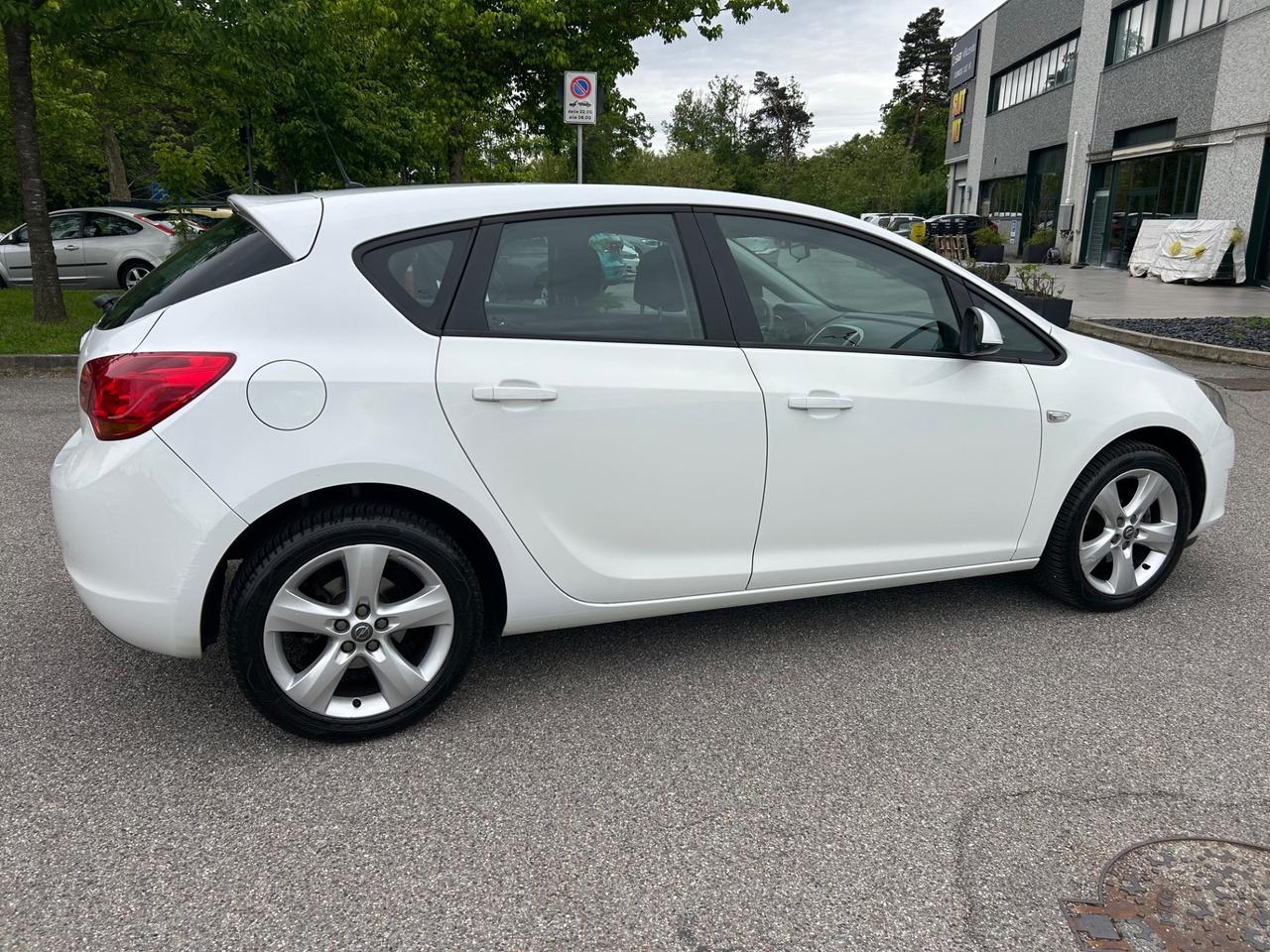 Opel Astra 1.4 100CV 5 porte Cosmo*Neo patentati *