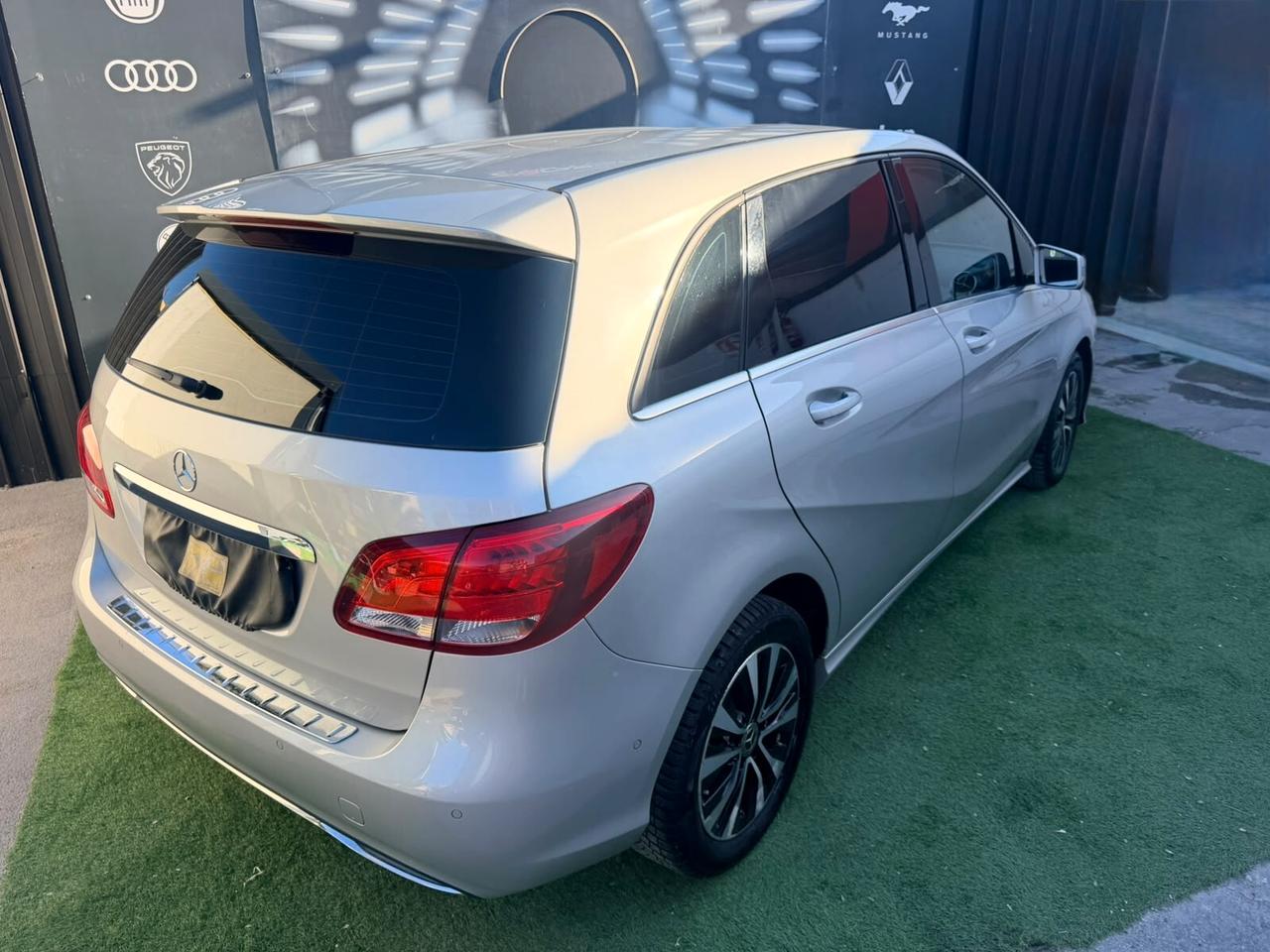 Mercedes-benz B 180 Premium