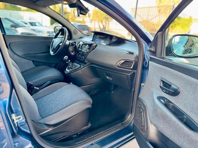 Lancia Ypsilon 1.0 FireFly 5 porte S&S Hybrid Ecochic Gold
