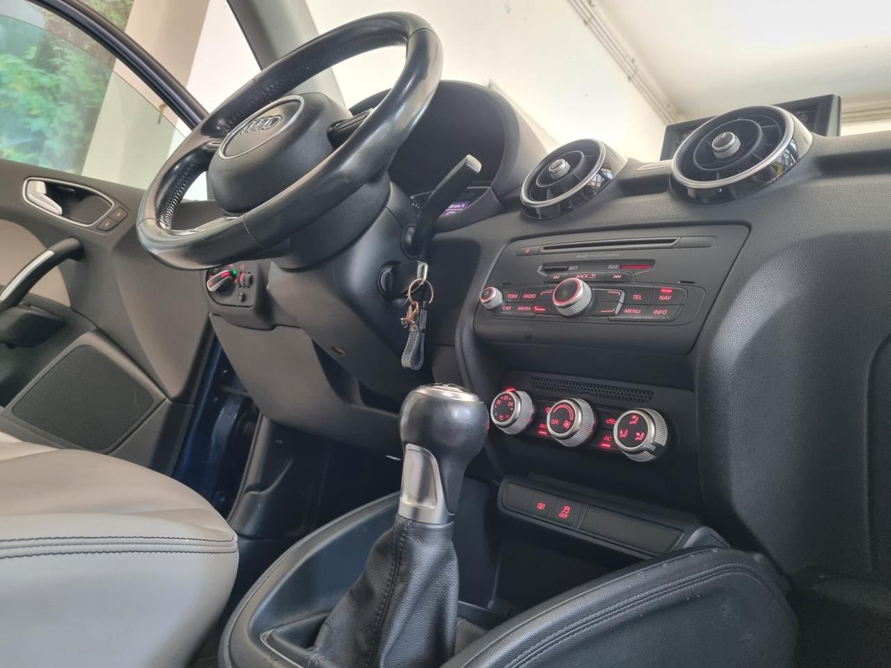 Audi A1 SPB 1.6 TDI 105 CV Ambition, PELLE, BI-XENON, NAVI