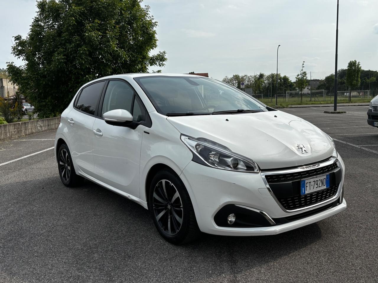 Peugeot 208 PureTech 82 Stop&Start 5 porte Signature