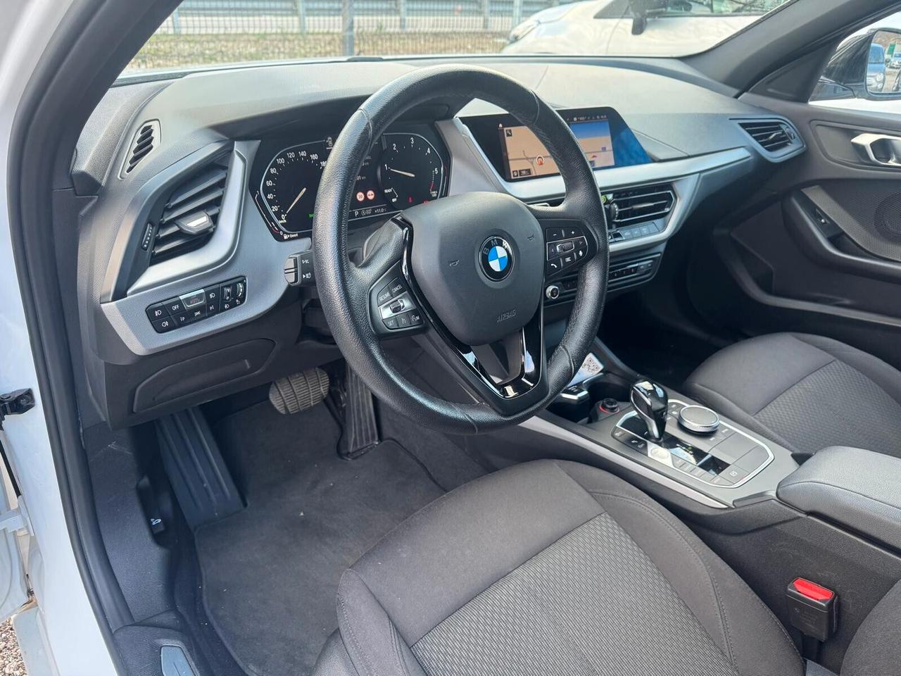 BMW 116d 5p. Sport AUTO LED NAVI RETROCAMERA