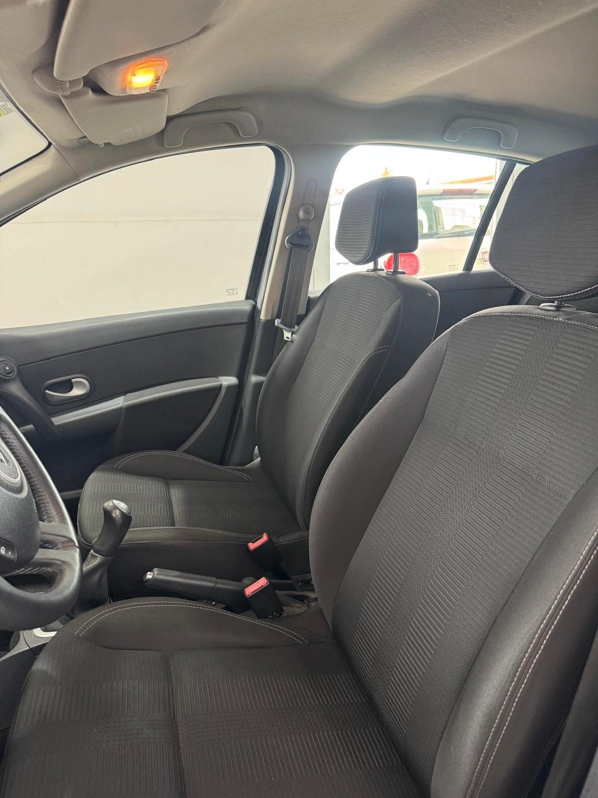 Renault Clio 1.2 16V 5 porte Luxe