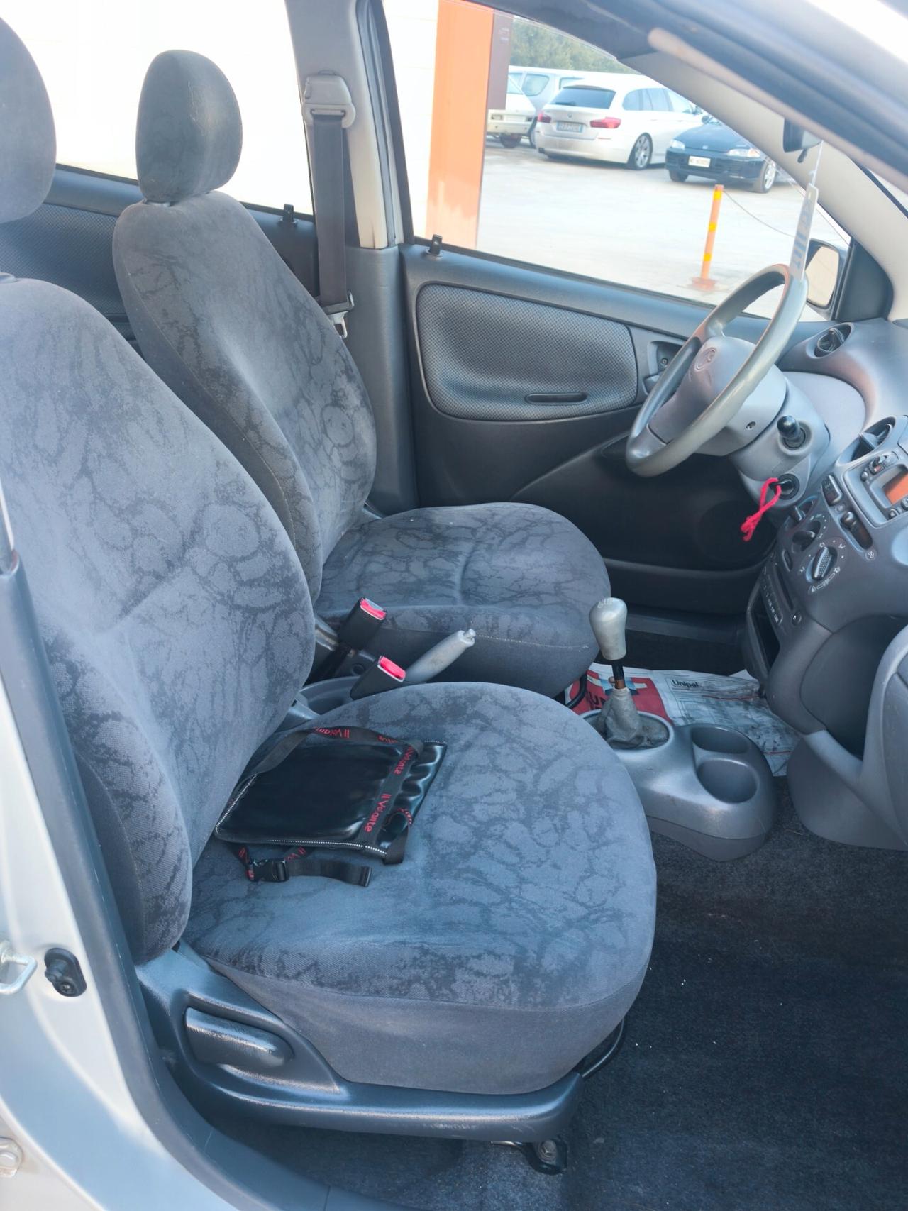 Toyota Yaris 1.0i 16V cat 5 porte