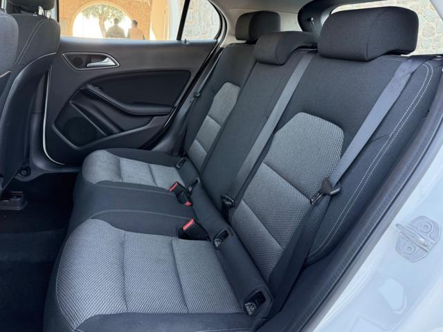 MERCEDES-BENZ GLA 180 PACK NIGHT+NAVI+FULL LED+R.CAM+PORT.ELETTRICO