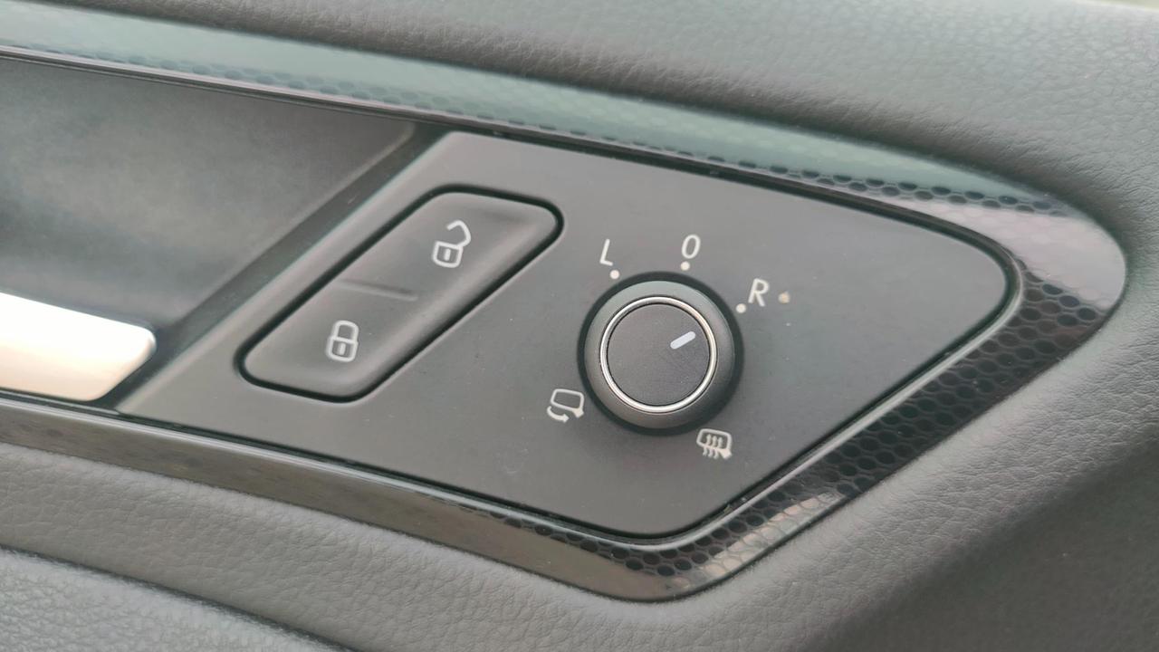 Volkswagen Golf 5 Porte Golf 5p 1.6 tdi Highline Executive (business) 110cv dsg