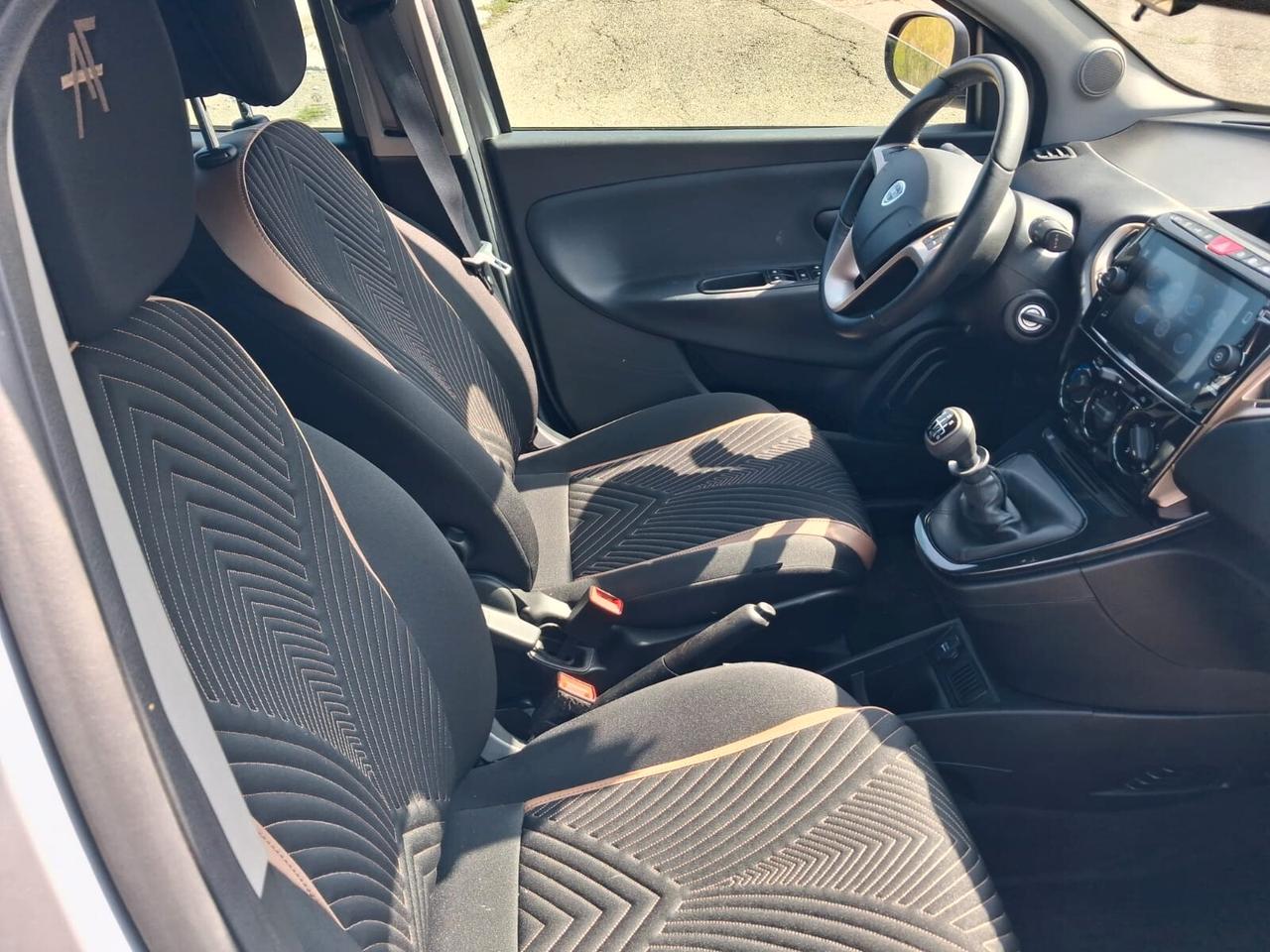 Lancia Ypsilon 1.0 5 P S&S Hybrid A. Ferretti
