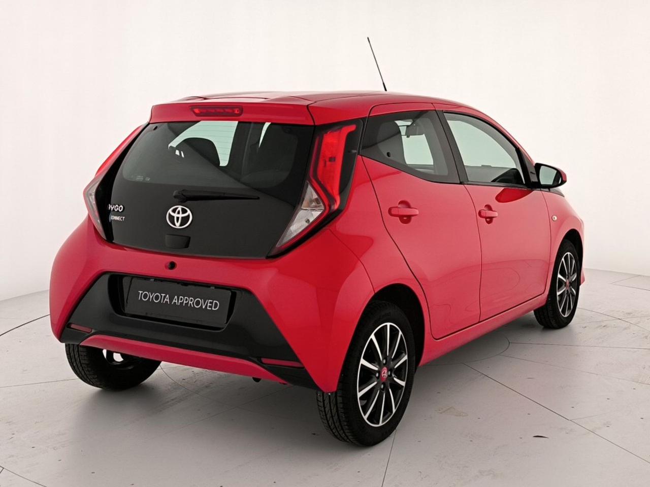 Toyota Aygo 5p 1.0 x-play 72cv