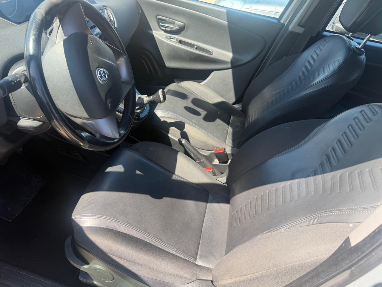 Lancia Ypsilon 1.3 MJT 75 CV Platinum