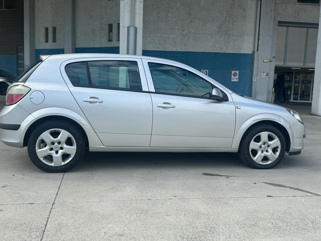 Opel Astra 1.4 16V Twinport 5 porte Enjoy