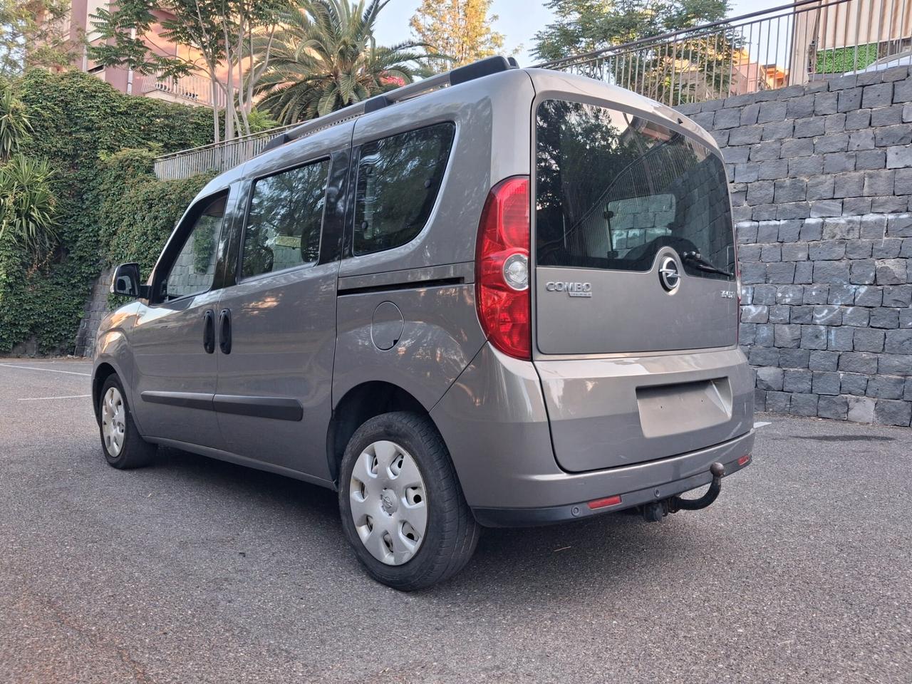 Opel Combo 1.6 CDTi 105CV Cosmo