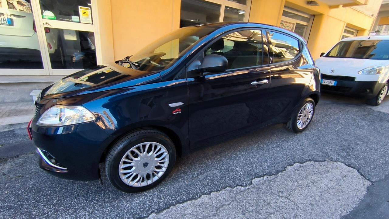 Lancia Ypsilon 1.2 69 CV 5 porte Silver