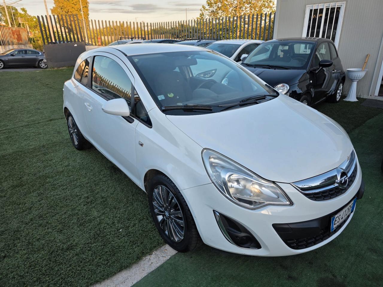 Opel Corsa 1.2 benzina 3 porte automatica neopatentati euro 5B