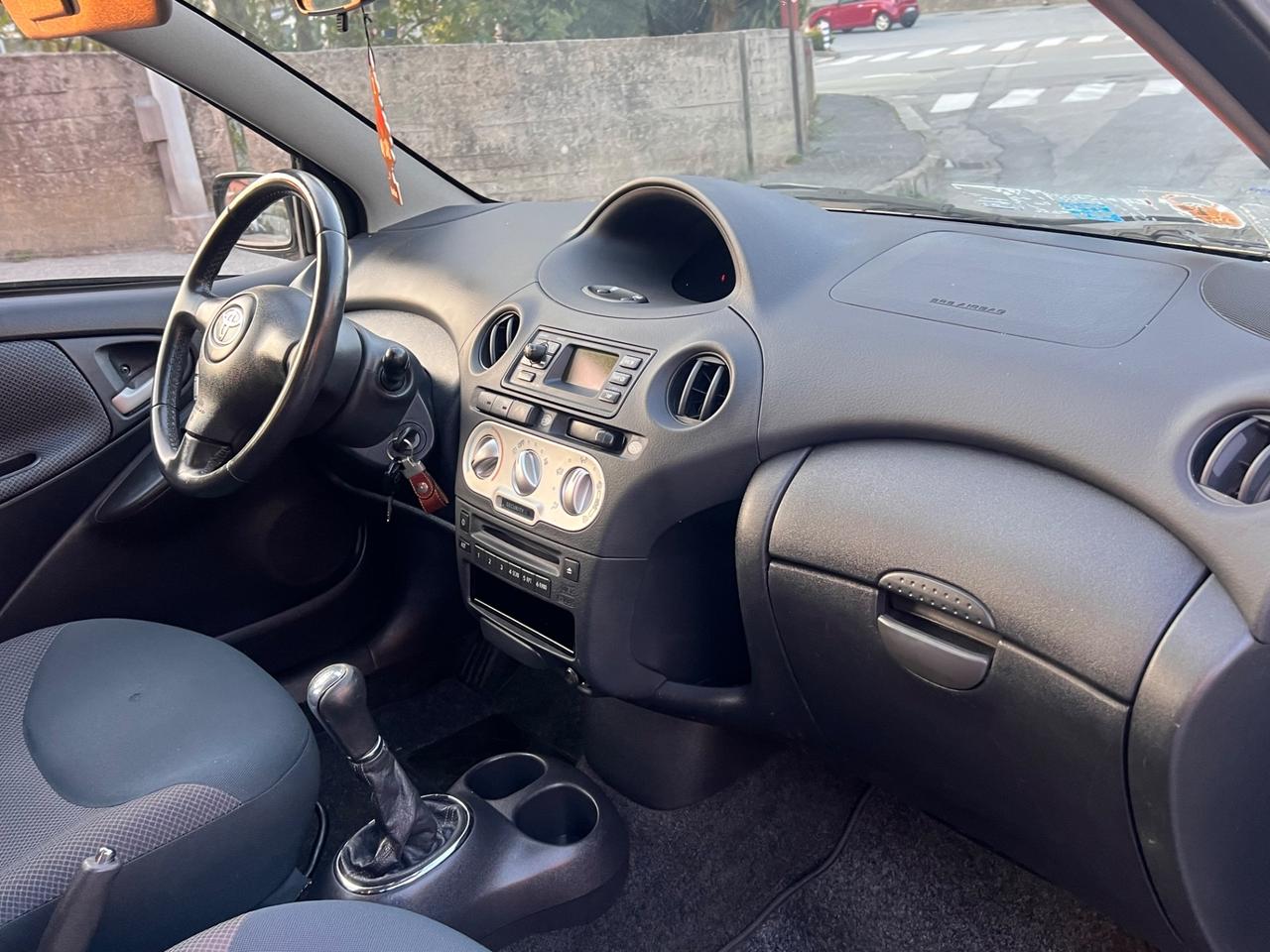 Toyota Yaris 1.4 tdi D-4D cat 5 porte carozzeria sbiadita