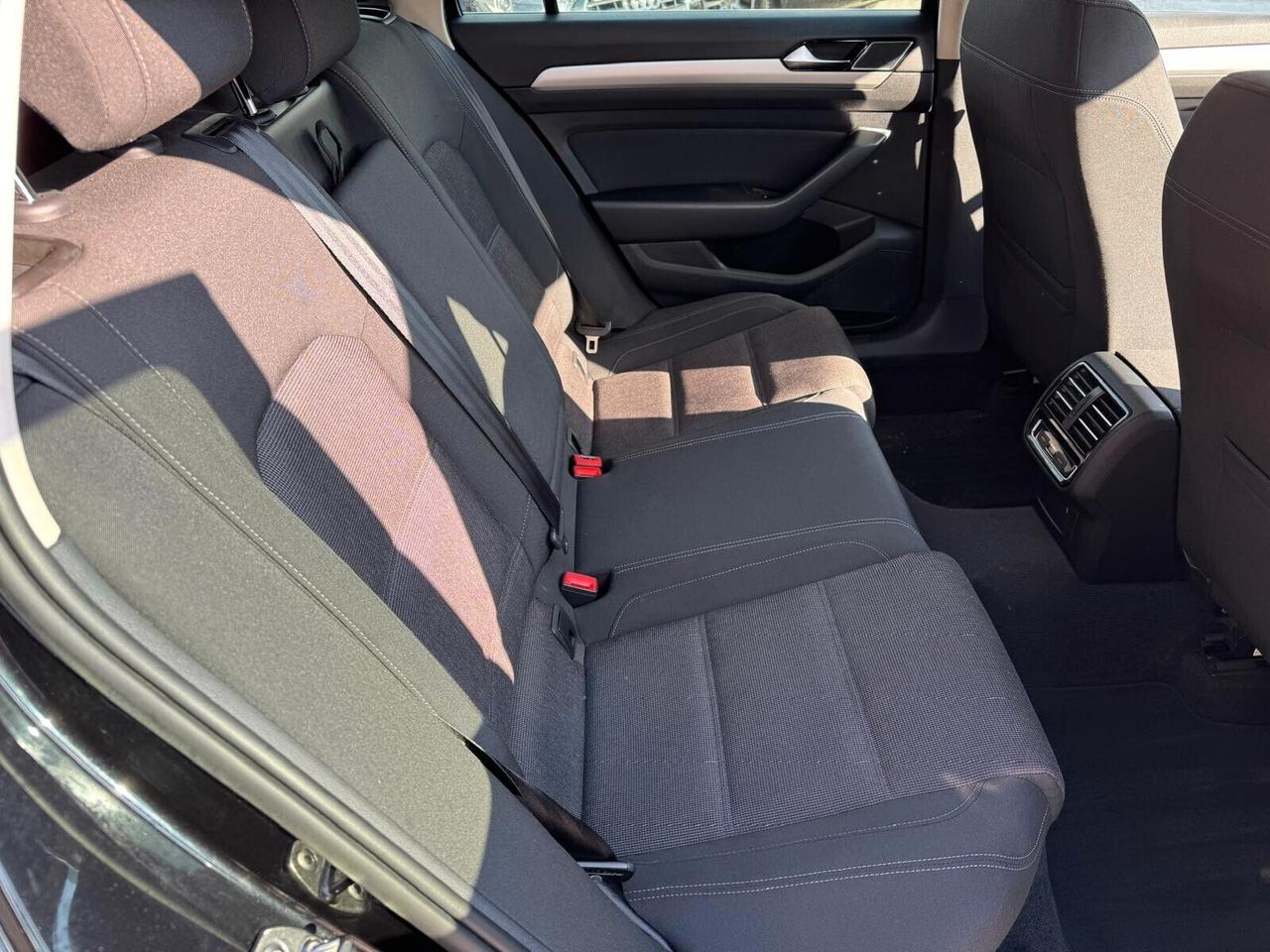 Volkswagen Passat Variant 2.0 TDI DSG Business BlueMotion Tech