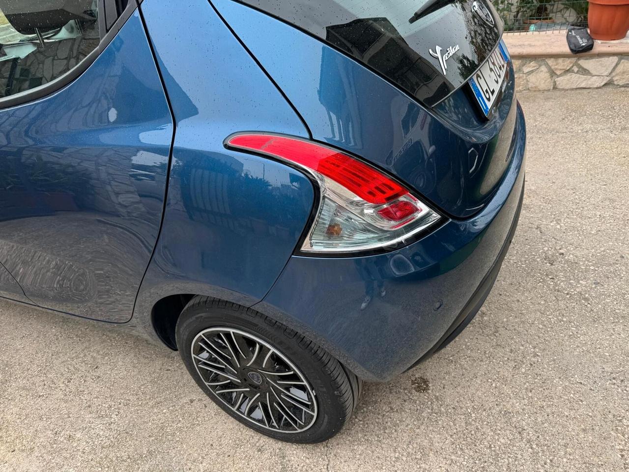 Lancia Ypsilon 1.0 FireFly 5 porte S&S Hybrid UnYca