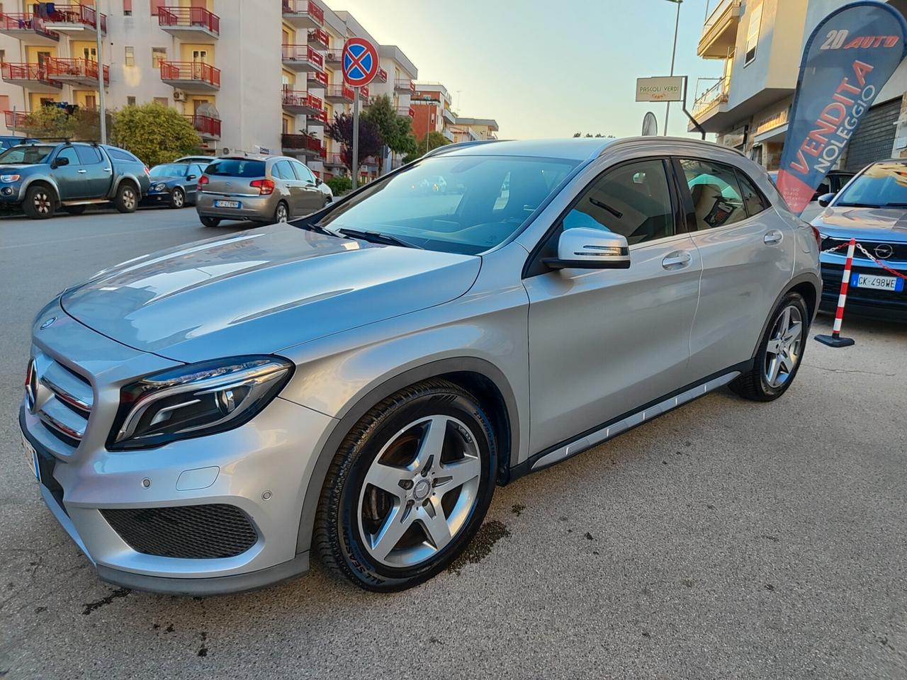 Mercedes-benz GLA 180 Sport AMG * Navi * Full * AMG * Garantita 12 Mesi