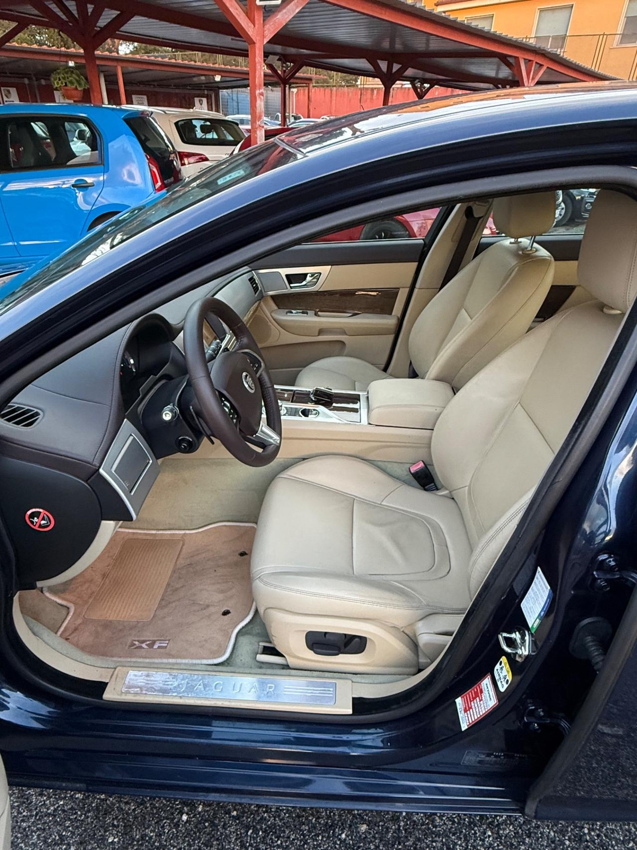 XF 3.0 D V6 Premium Luxury-unipro-rate-garanzia-