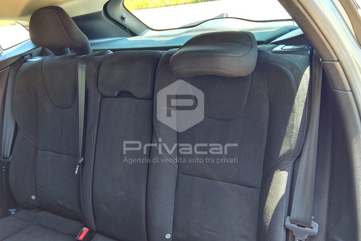VOLVO V40 D2 R-design Momentum