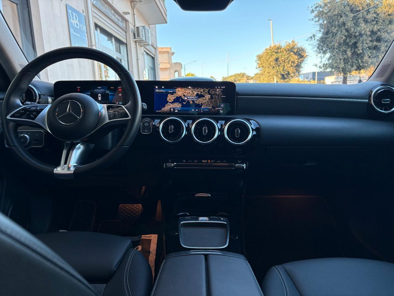Mercedes-benz A 180 d Premium auto AMG con NAVI,TELECAMERA,VIRTUAL COCKPIT,APPLE CARPLAY,FULL LED,VETRI OSCURATI,TESSUTO