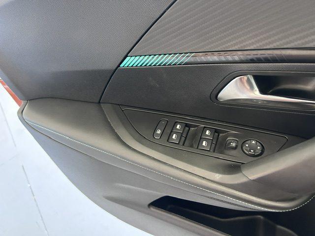 PEUGEOT 2008 PureTech 130 S&S EAT8 Allure