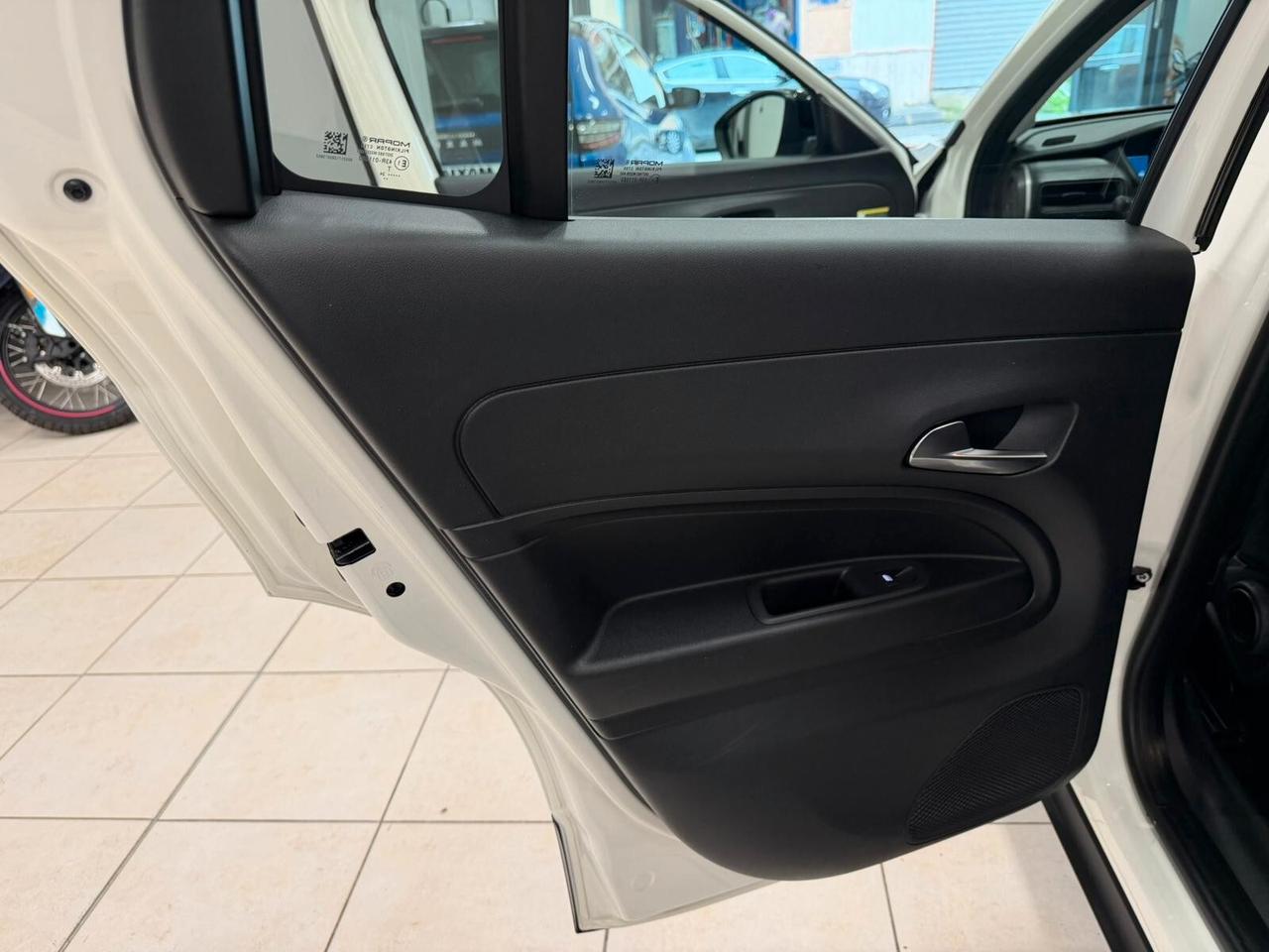 Jeep Avenger 1.2 Turbo 100 CV Altitude a 220 al mese