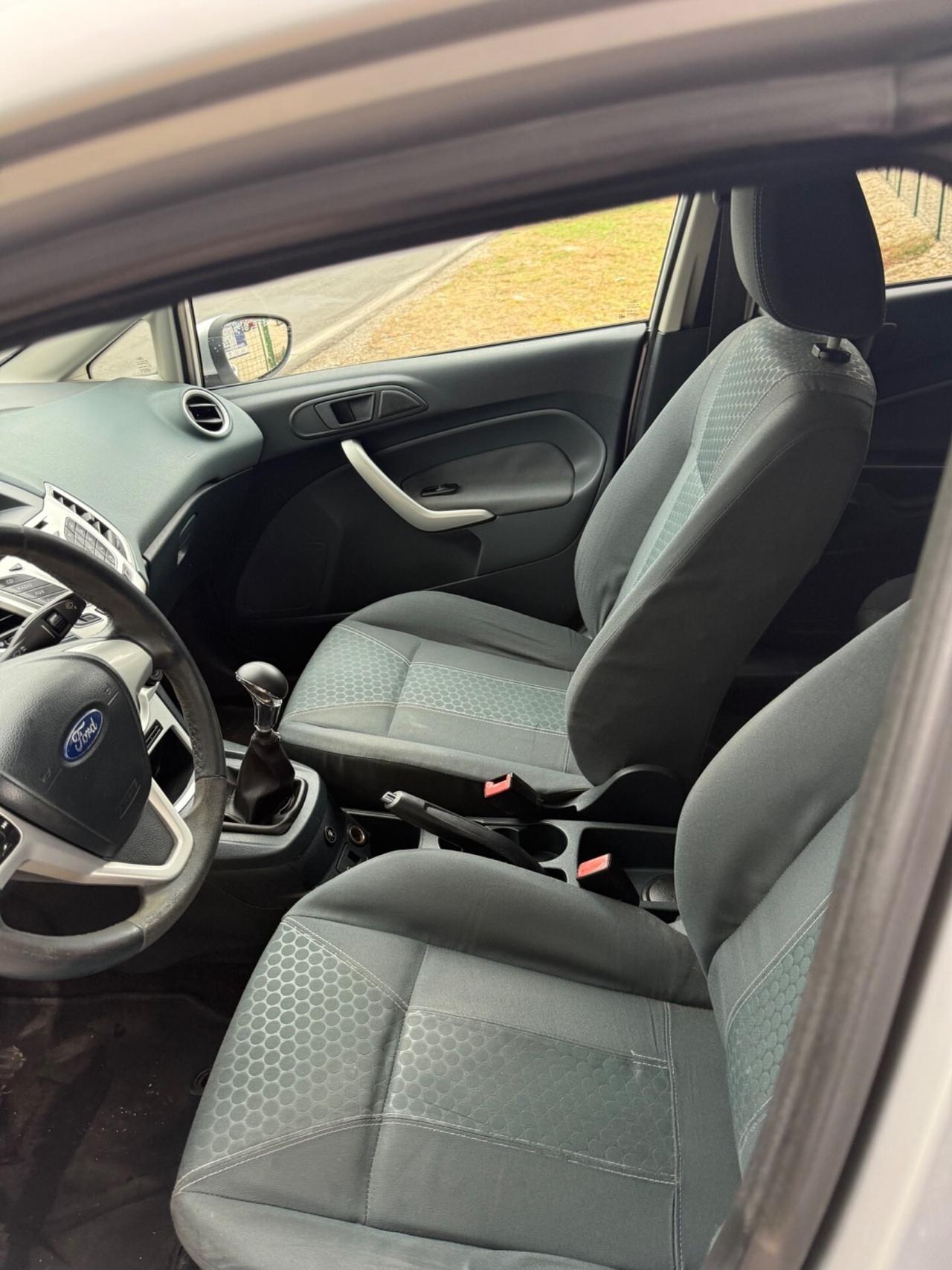 Ford Fiesta 1.4 5 porte GPL Titanium neopatentati
