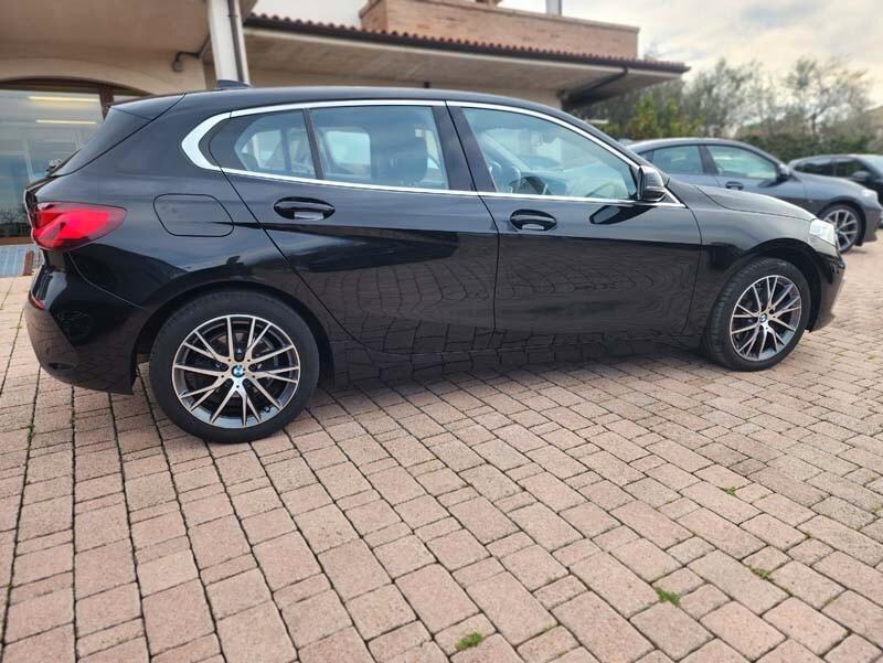 Bmw 118 118i 1.5 benzina 140 CV Luxury