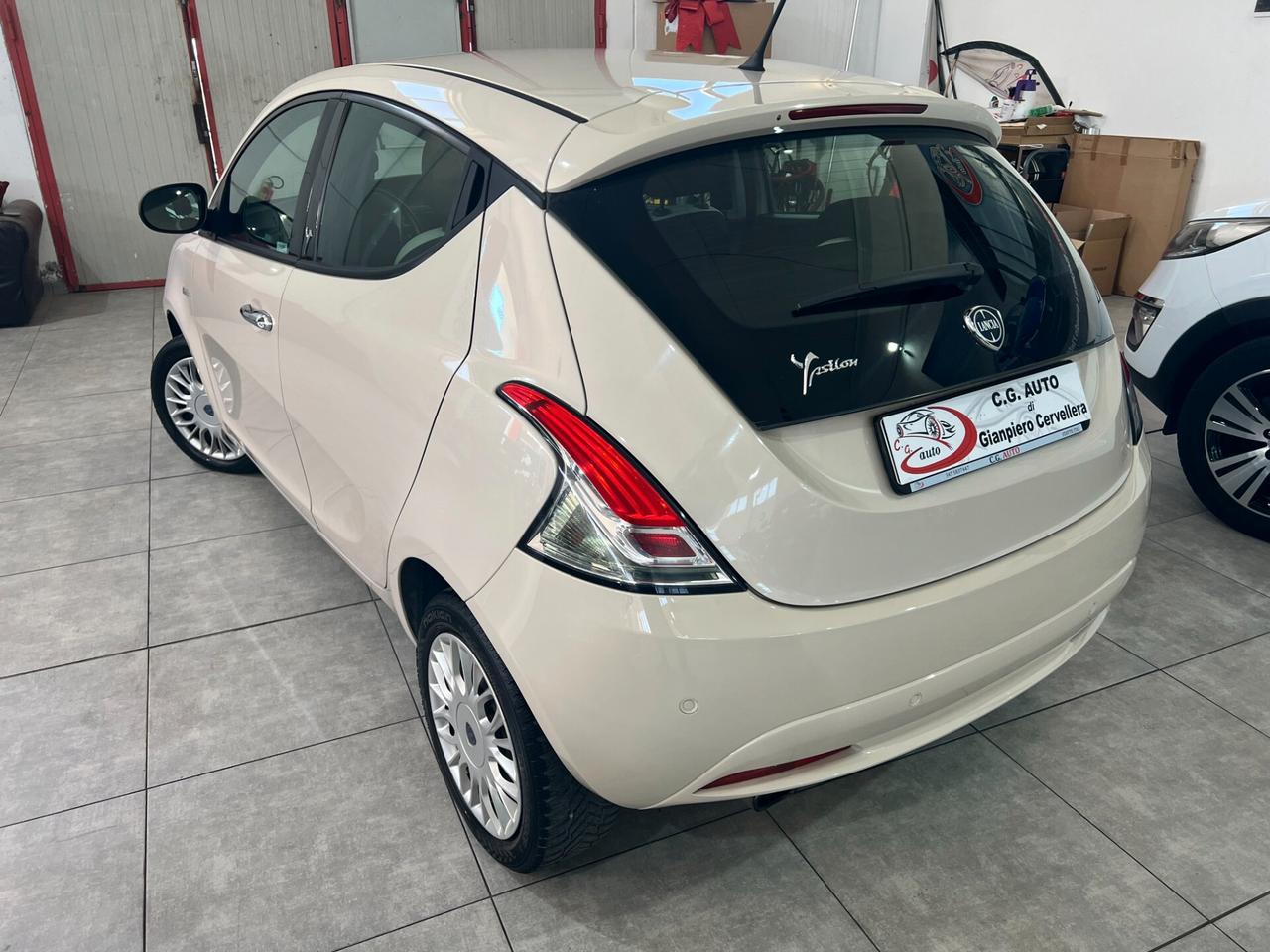 Lancia Ypsilon 1.2 69 CV Silver 2017