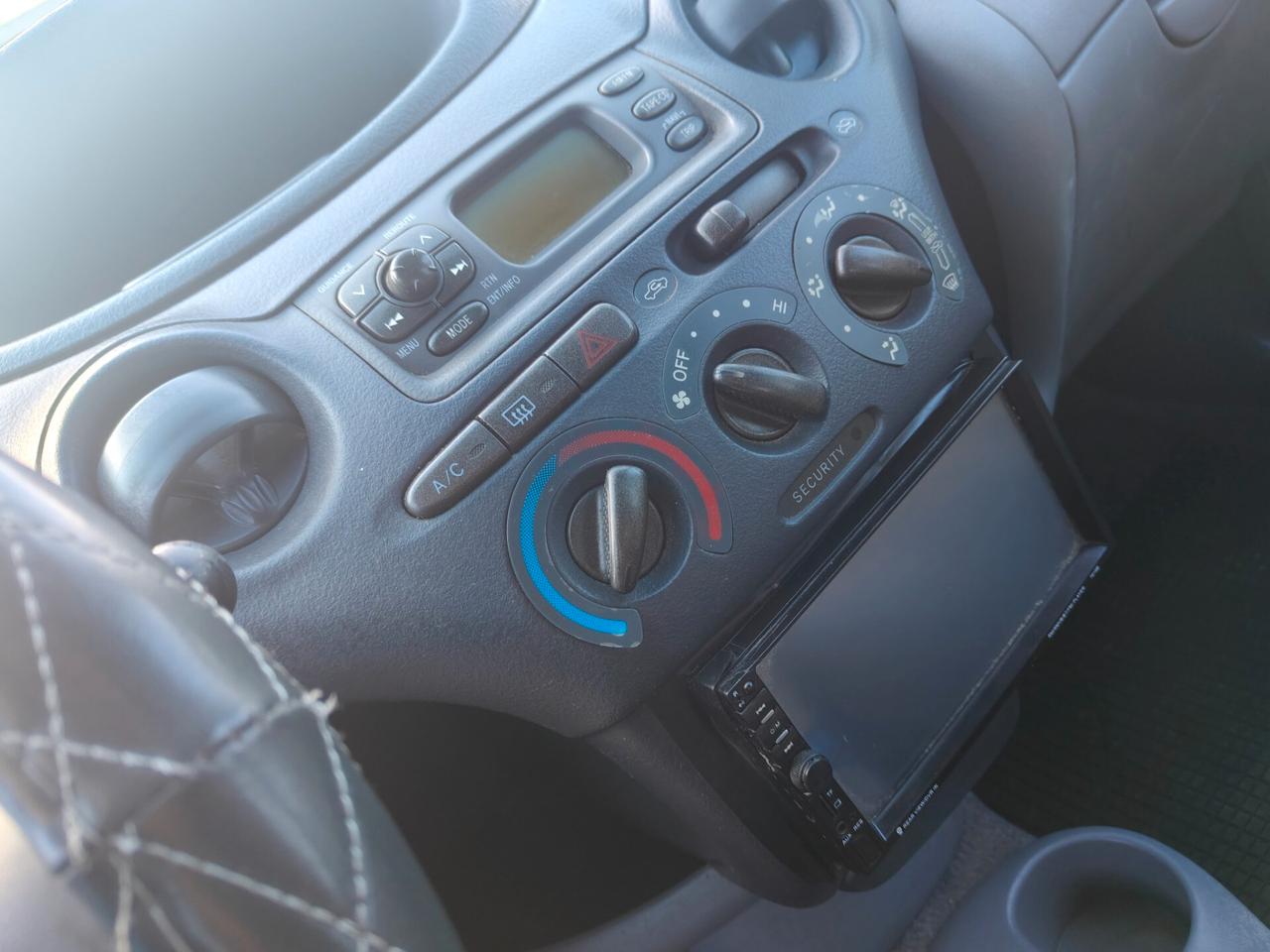 Toyota Yaris 1.0i 16V cat 5 porte