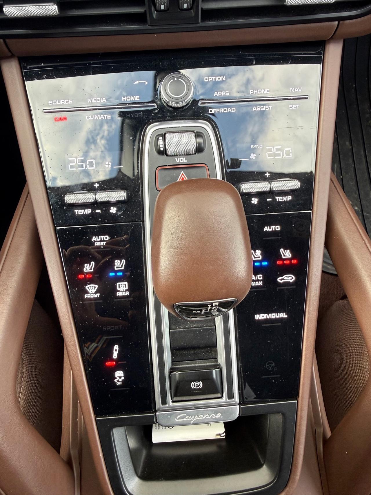 Porsche Cayenne Coupé 3.0 V6 E-Hybrid Platinum Edition