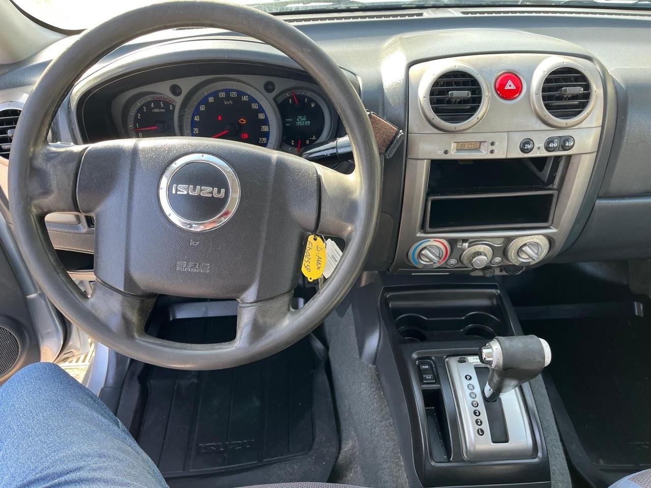 IsuzuD-Max-3.0T.D-4WD/4P-c.aut-km135000-2010