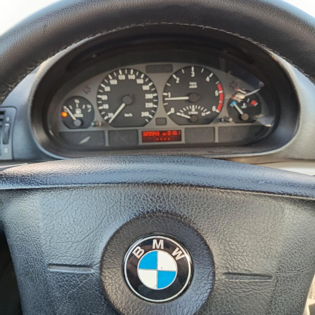 BMW Serie 3 320d turbodiesel cat 4 porte Futura