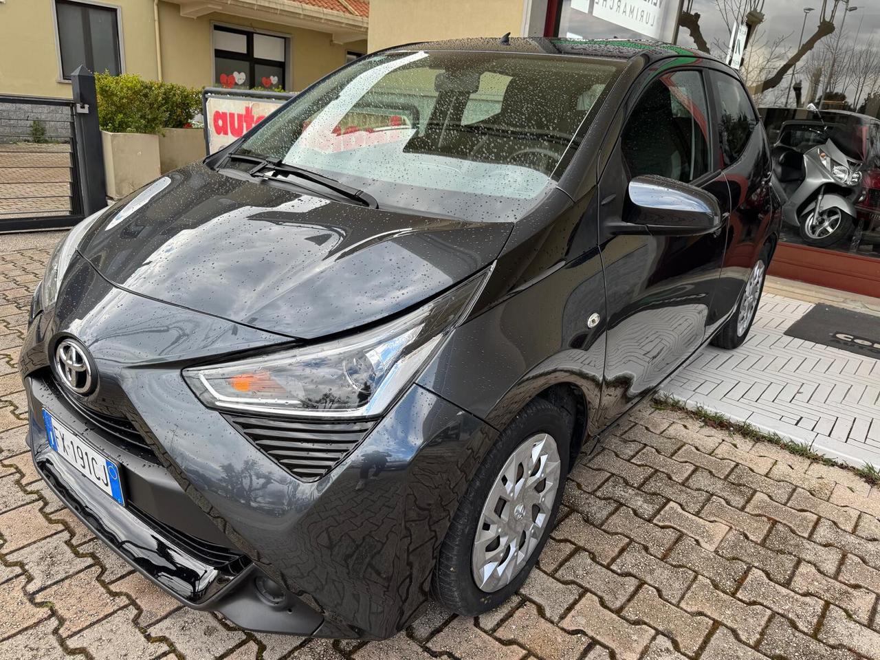 Toyota Aygo 1.0 VVT-i 72 CV 5 porte x-business
