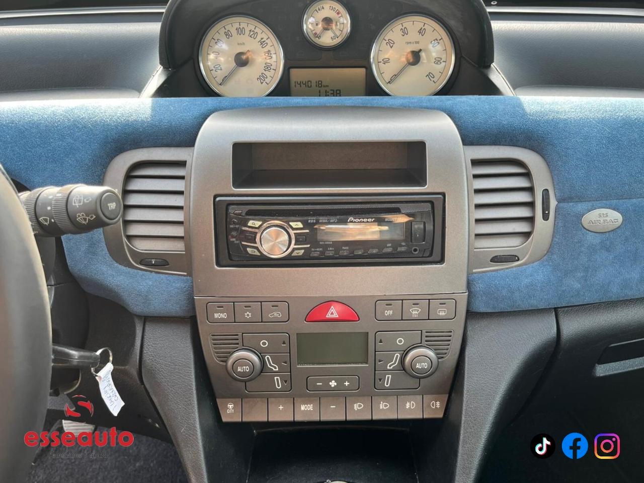 Lancia Ypsilon 1.2 16V Platino