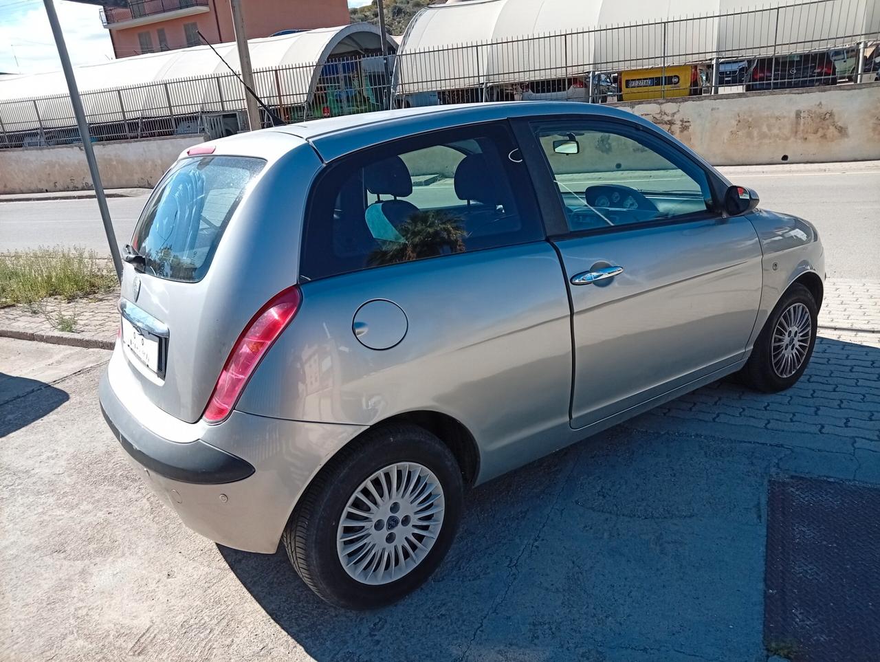 Lancia Ypsilon 1.2 16V Oro