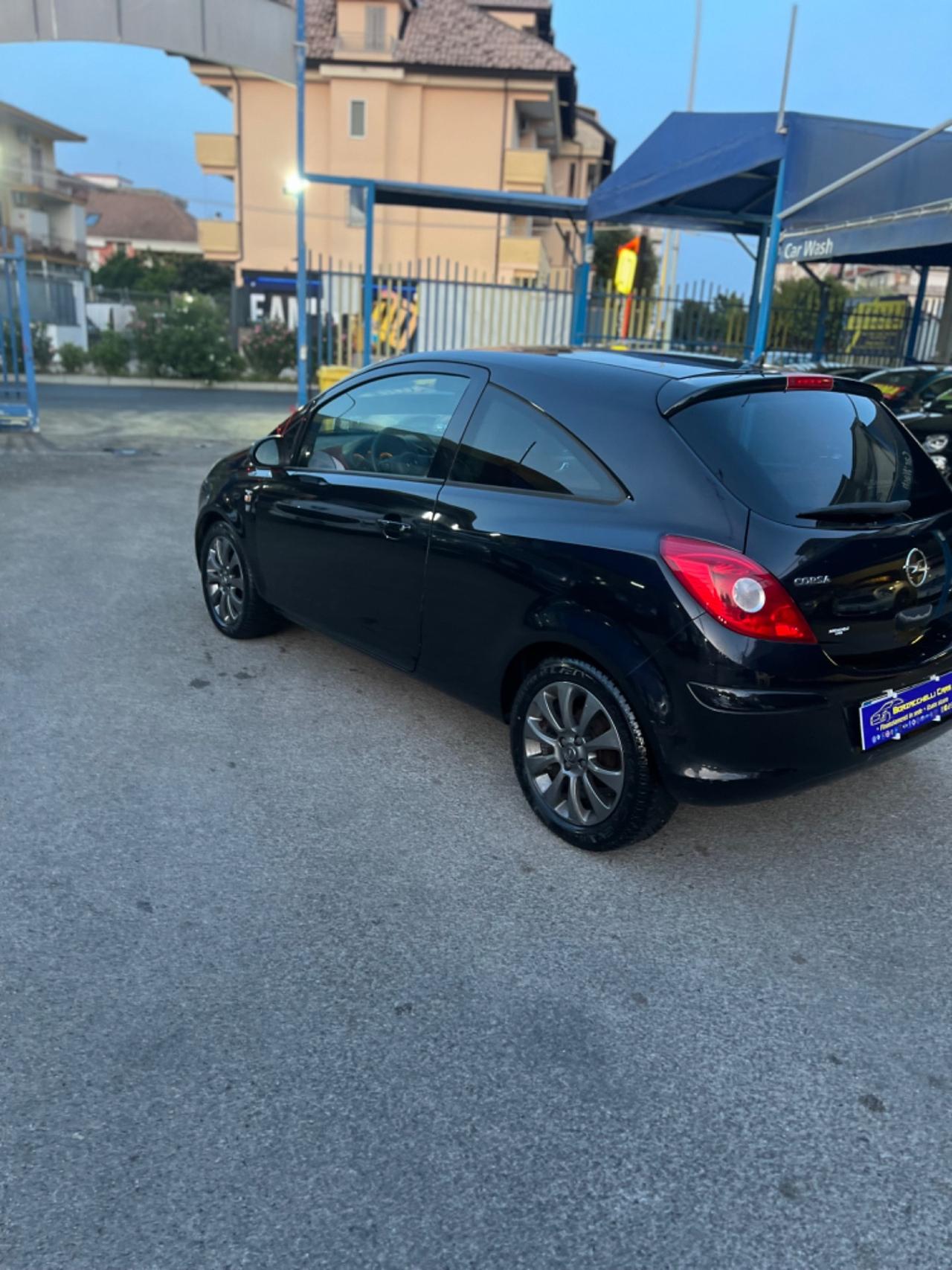 Opel Corsa 1.2 3 porte Club
