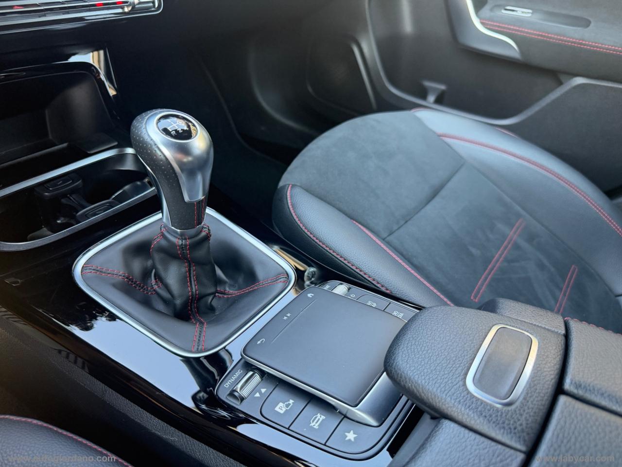 MERCEDES-BENZ A 160 Premium AMG LINE