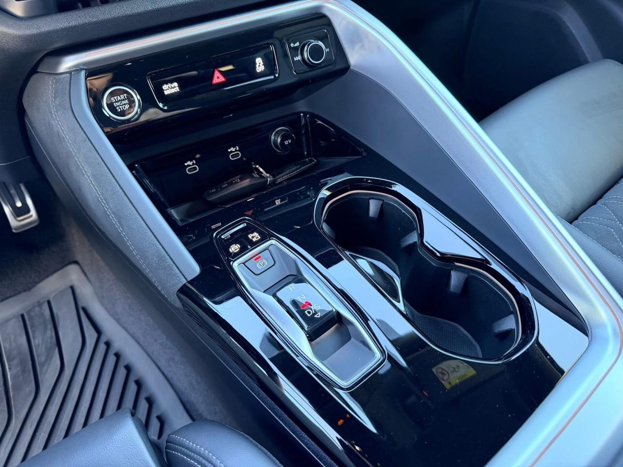 Audi Q5 TDI 150 kW mHEV+ S tronic quattro Launch edition line