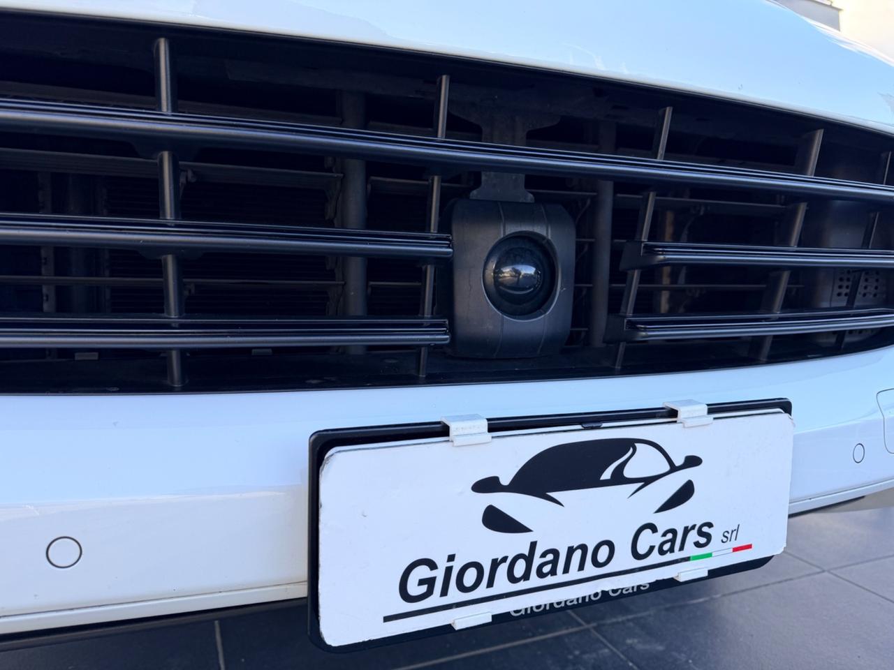 Porsche Cayenne 3.0 V6 white edition tetto apr