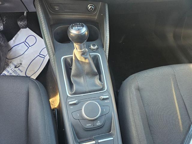 AUDI Q2 30 TDI Business