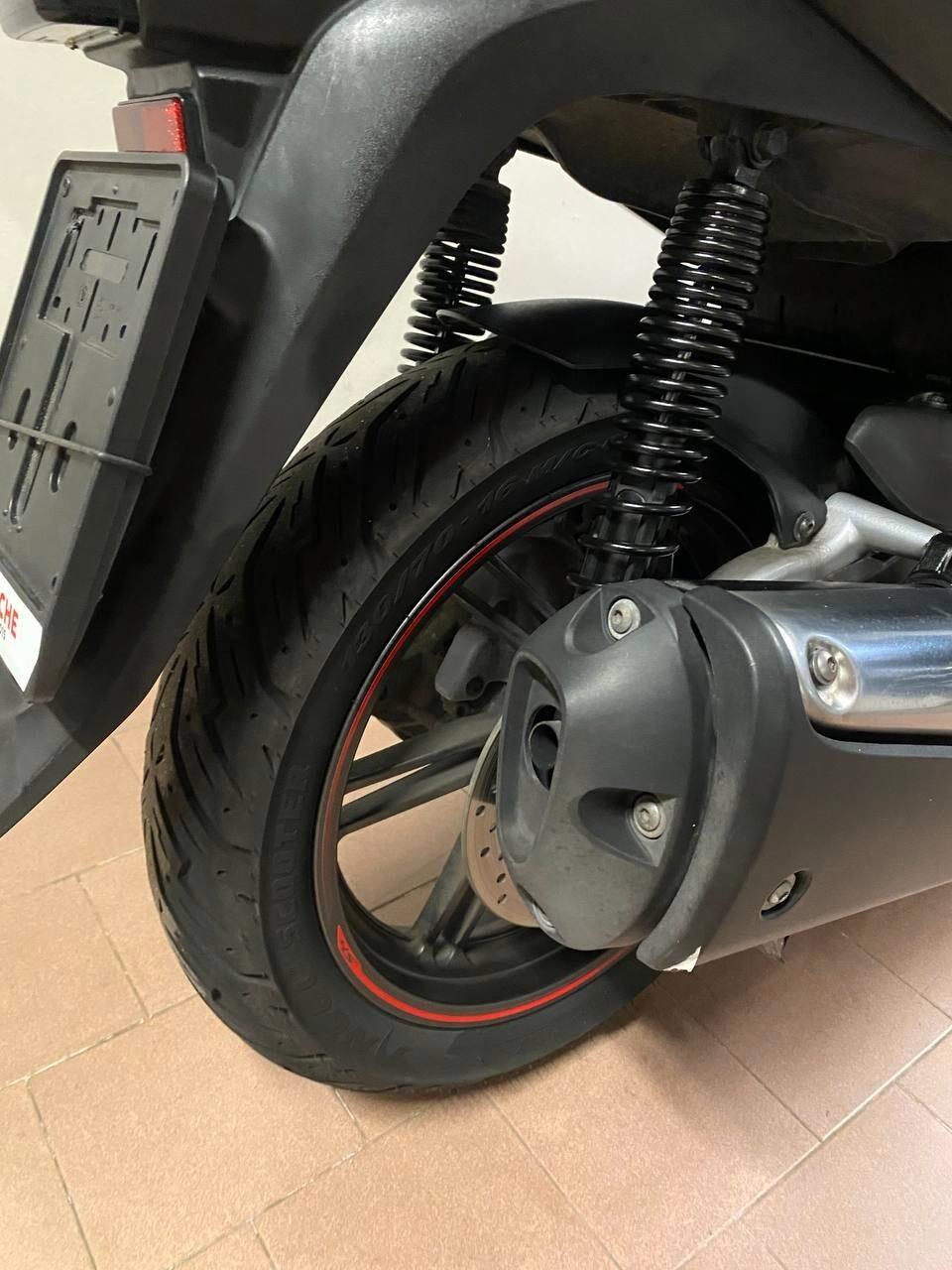 Honda SH 300 i sporty