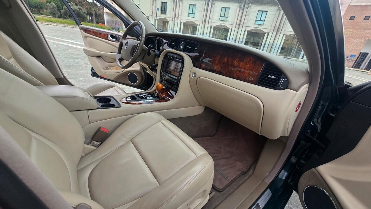 Jaguar XJ6 3.0 V6 cat 235CV A.S.I.