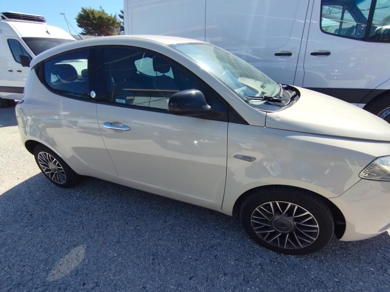 Lancia Ypsilon 1.2 69 CV 5 porte GPL Ecochic Silver