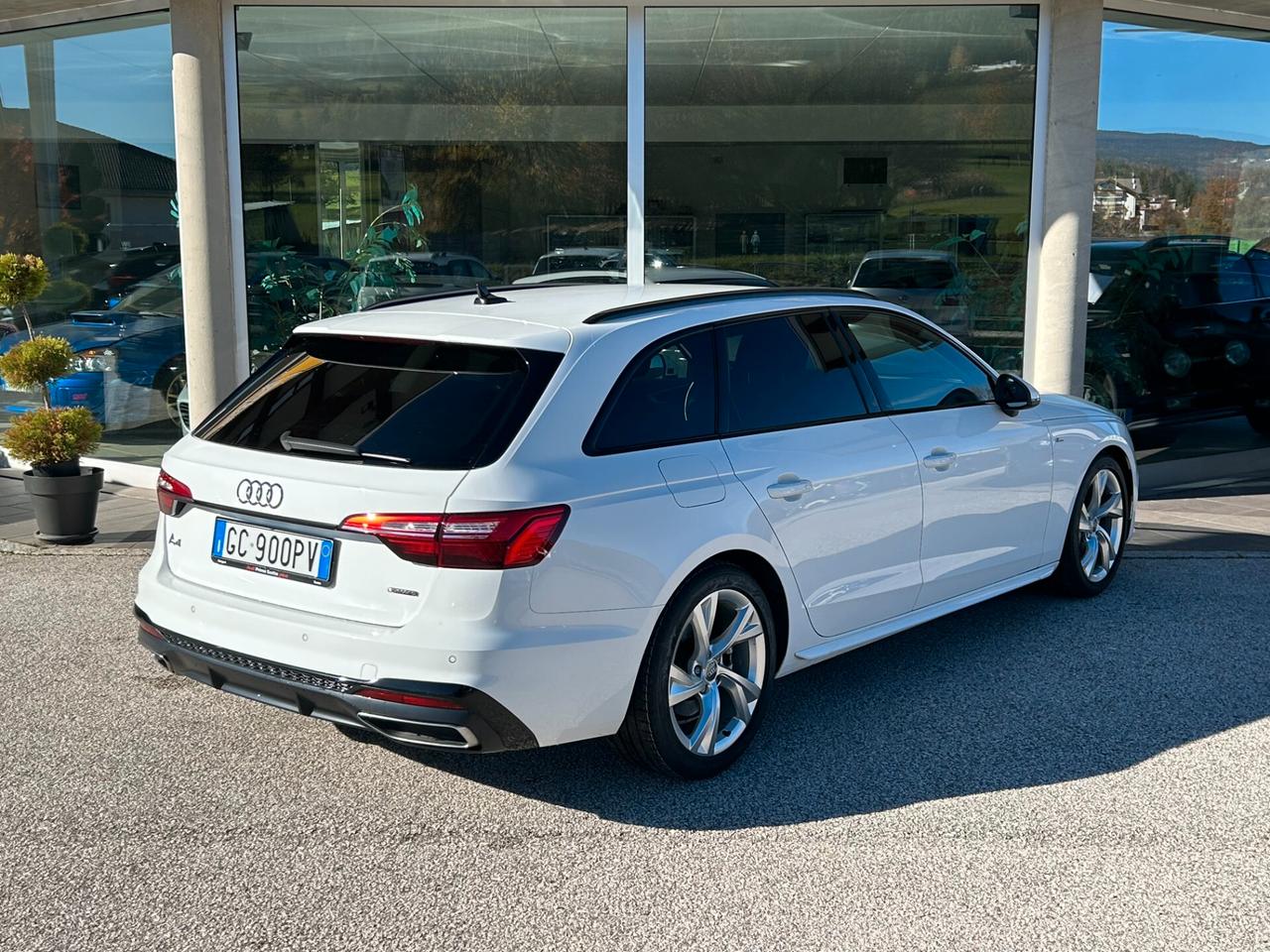 Audi A4 Avant S-LINE 40 TDI S tronic edition