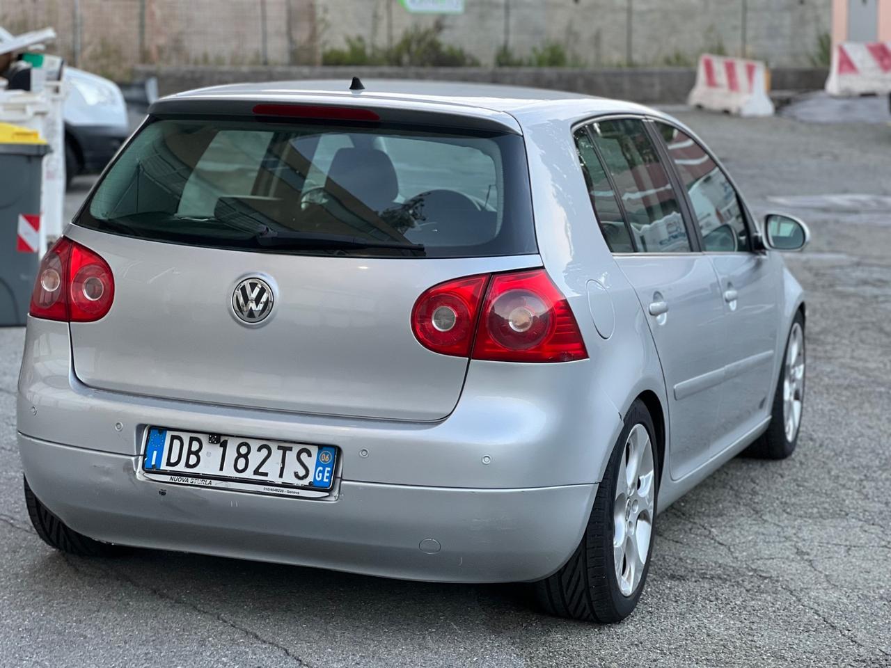 Volkswagen Golf 2.0 16V TDI 5p. Sportline interni in pelle