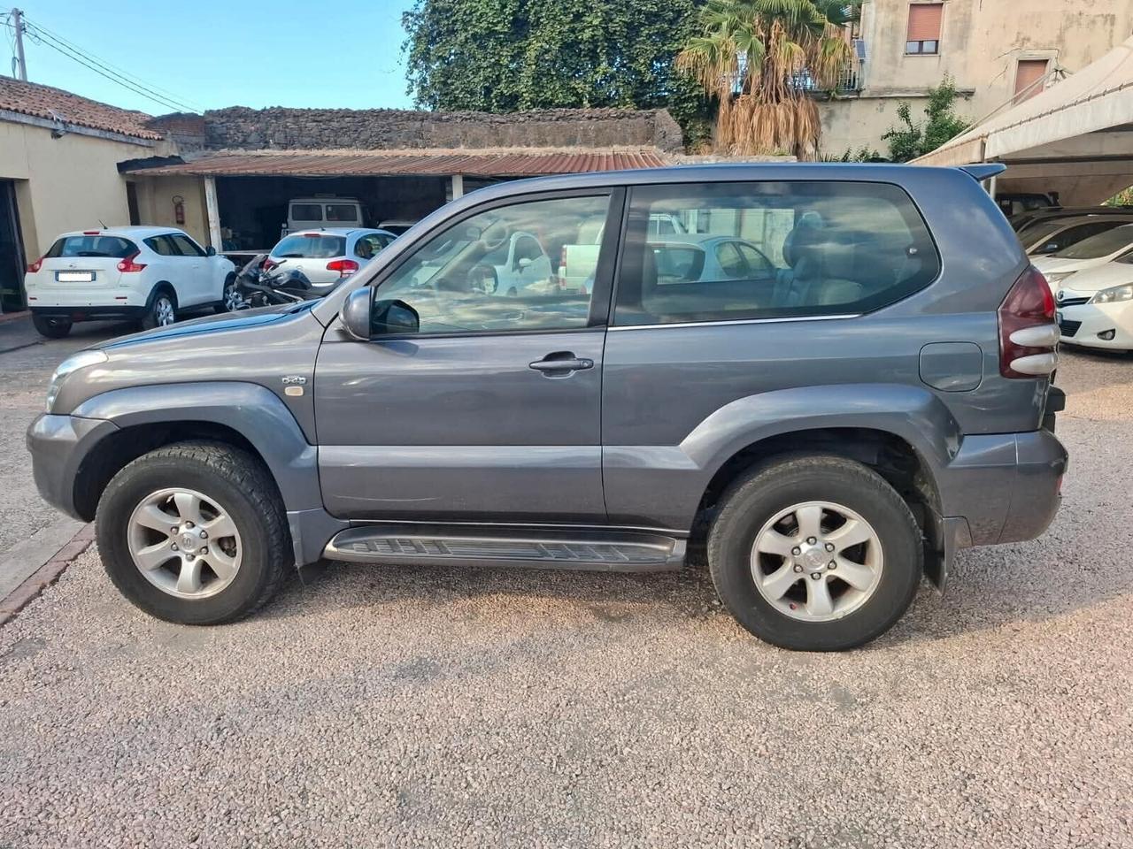 Toyota Land Cruiser 3.0 D-4D 16V cat 3 porte aut. Executive AUTOCARRO 5 POSTI