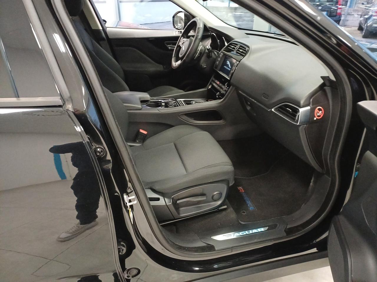 Jaguar F-Pace 2.0 D 180 CV AWD aut. Portfolio