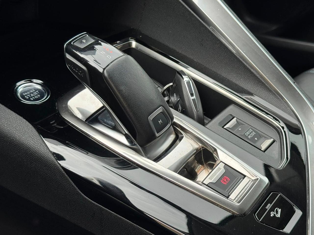 PEUGEOT 3008 1.5 HDI EAT8 ALLURE PAK PERFETTA