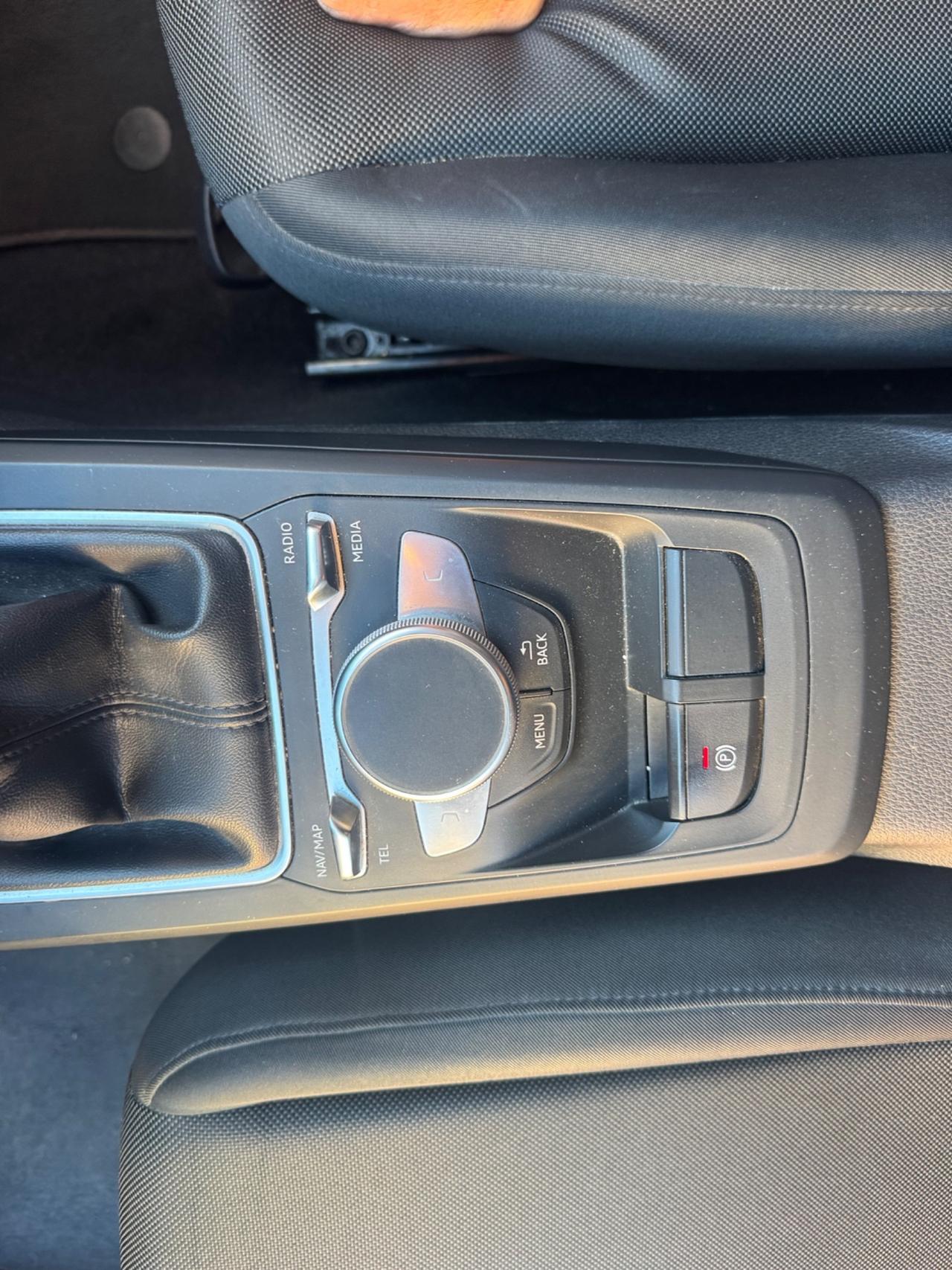 Audi Q2 30 TDI Identity Black